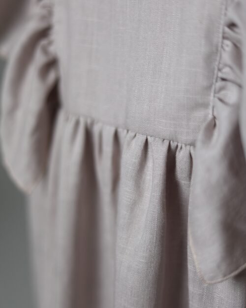 lininė suknelė su kaspinu