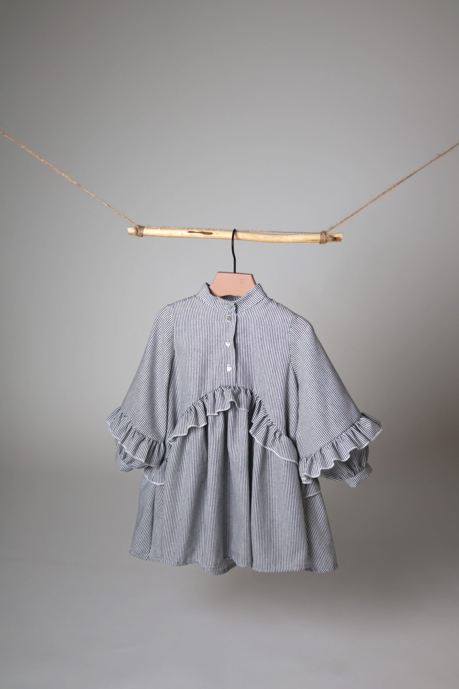 mergaitiška suknelė su raukiniais