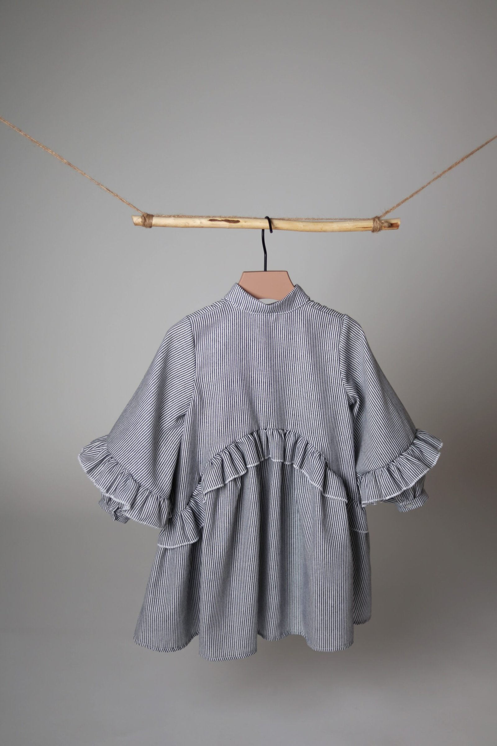 mergaitiška suknelė su raukiniais