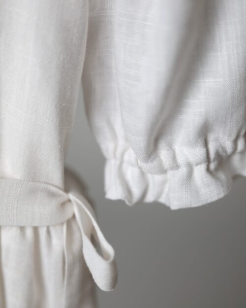 balta lino suknelė su dirželiu