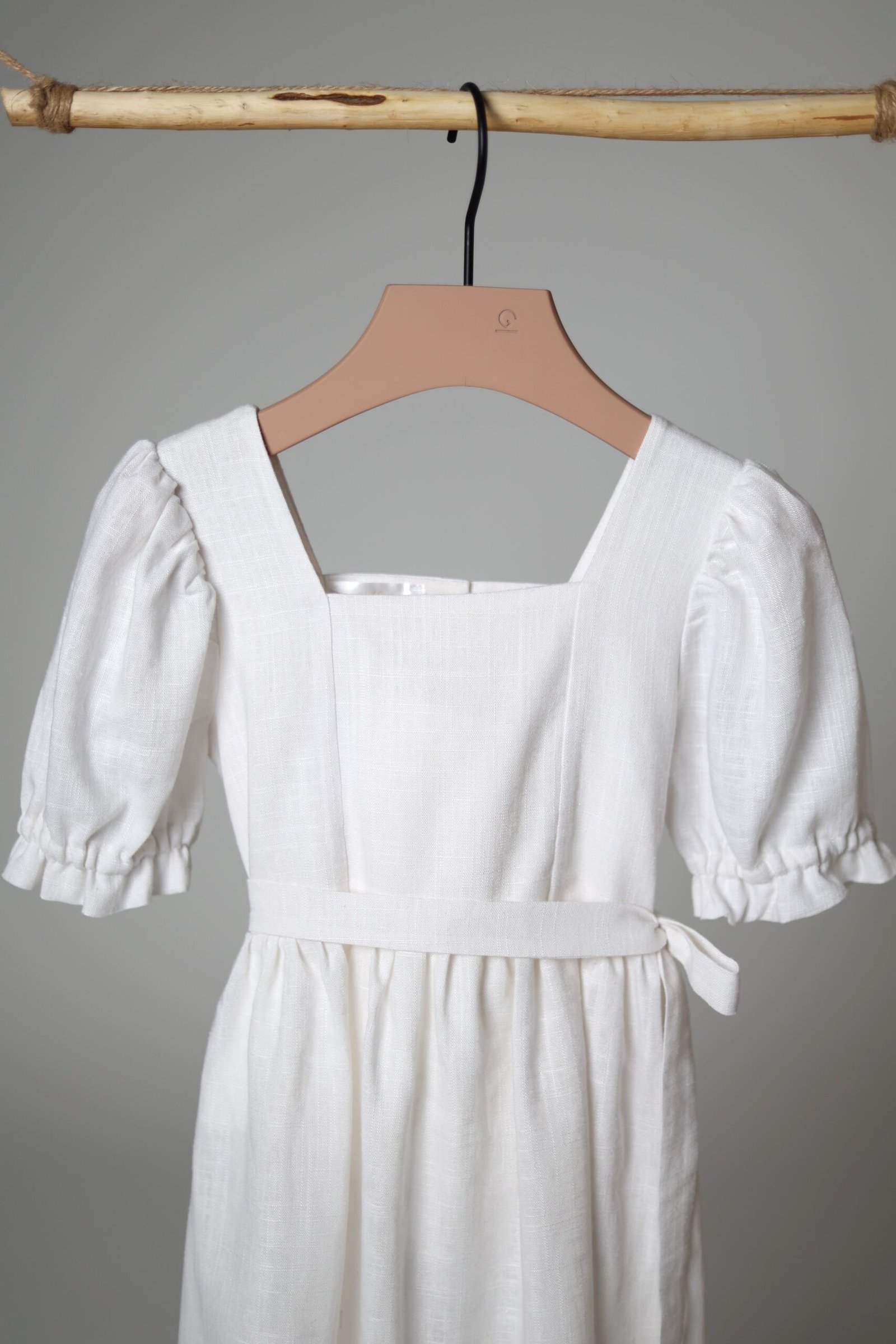 lininė suknelė pūstomis rankovėmis