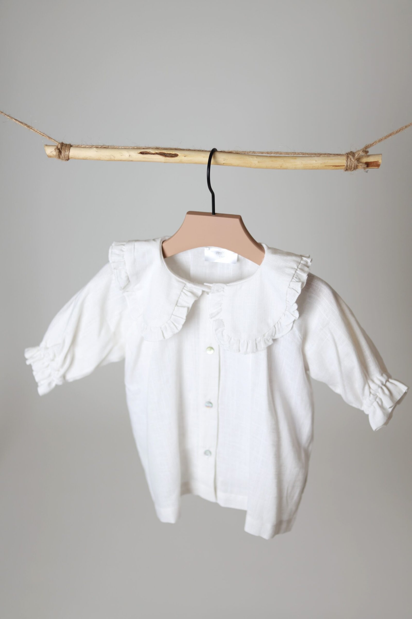 balti lino marškiniai