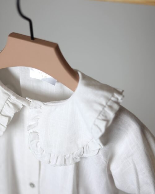 vaikiški lininiai marškiniai su apykakle ir raukiniais