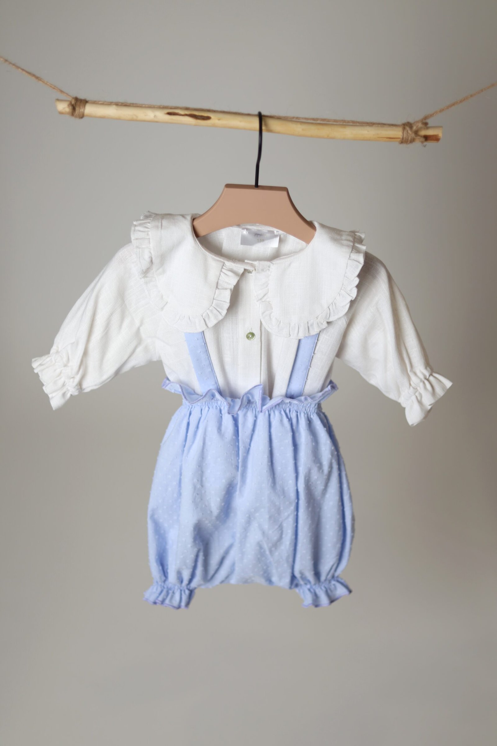 vaikiški kostiumėliai