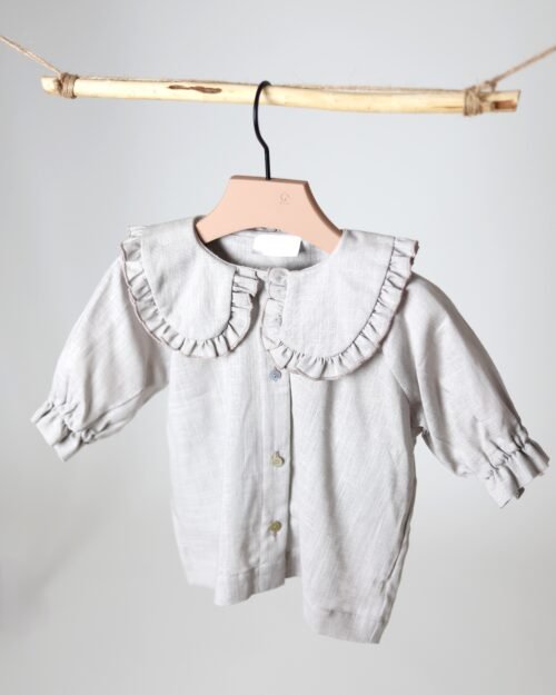 kreminiai lino marškiniai su raukinukais