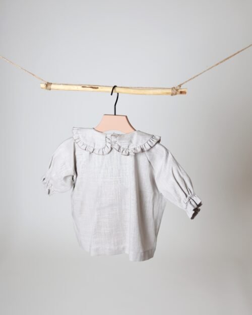 lininiai marškiniai su raukinių apykakle