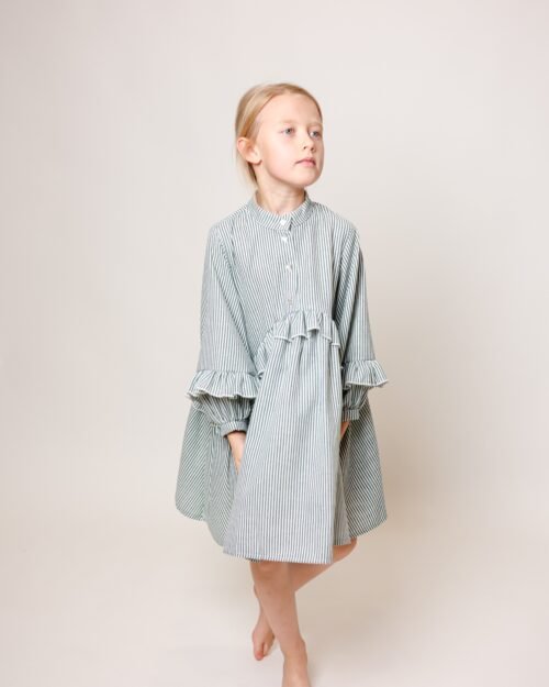 suknelė su raukiniais