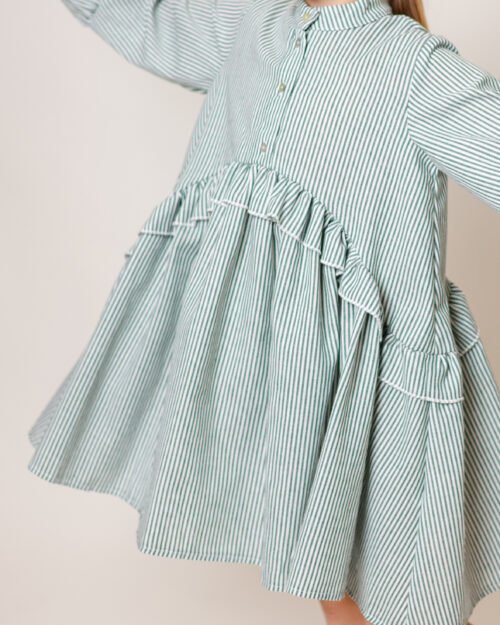 dryžuota suknelė su raukiniais