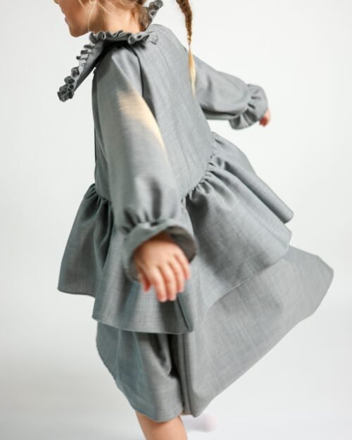 suknelė su raukiniais