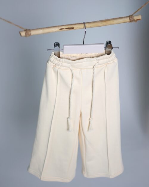 plačios laisvalaikio kelnės