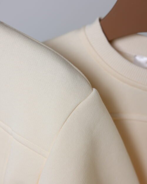 šviesūs džemperiai