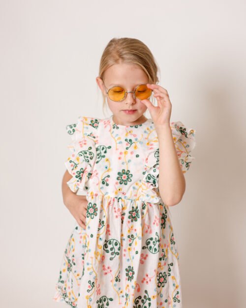 siuvinėta gėlėta suknelė