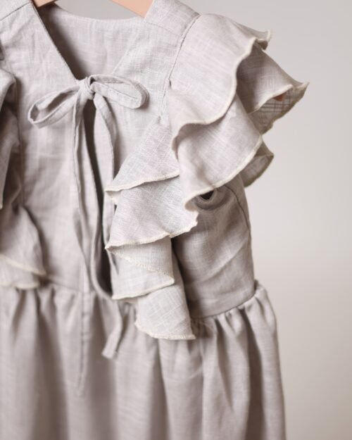 vaikiška lininė suknelė su raukiniais